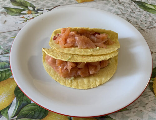 Tacos con salmone e avocado